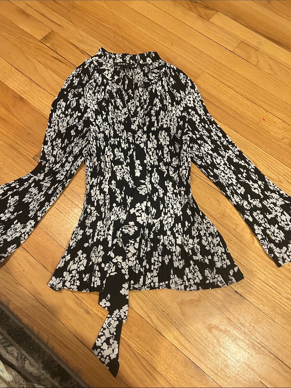 DKNY Black & White Floral Long Sleeve Top